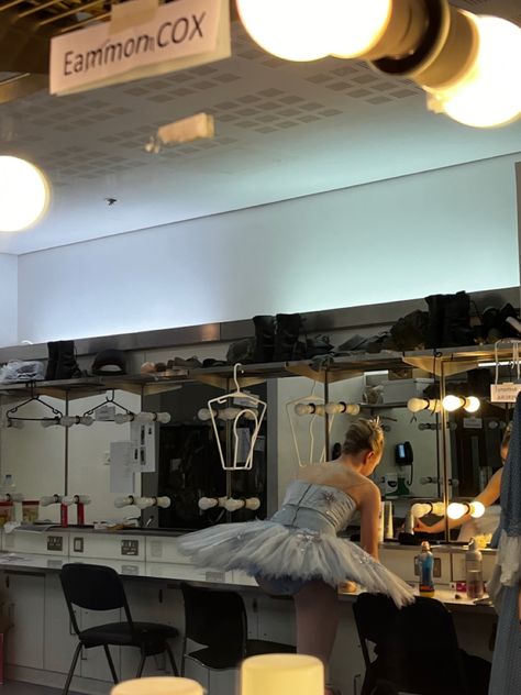 Dance Dressing Room Aesthetic, Dancer Dressing Room, Ballet Dressing Room, Jilly Aesthetic, Ballet Academia, Aesthetic Ballet, Dancer Lifestyle, Ballet Pictures, Ballet Beauty