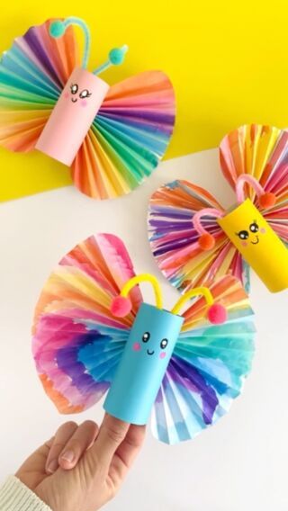 Paper Roll Butterfly, Aktiviti Tadika, Projek Diy, Aktiviti Kanak-kanak, Butterfly Craft, Homeschool Crafts, Toddler Arts And Crafts, Preschool Arts And Crafts, Preschool Art Activities