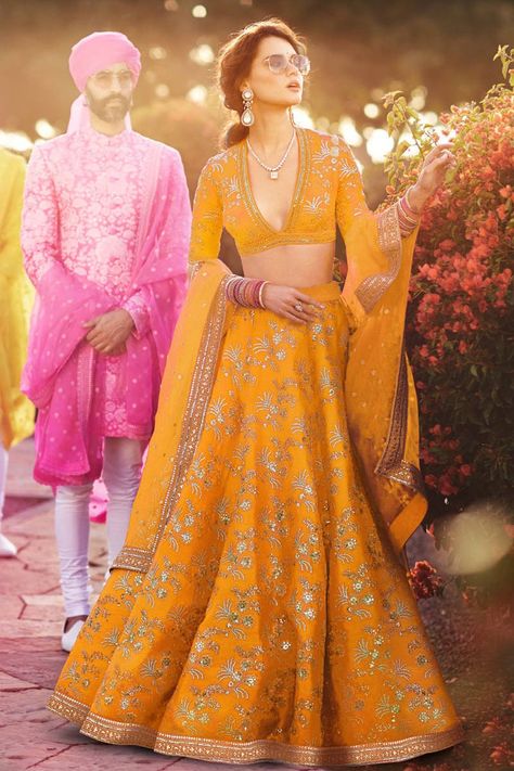 Sabyasachi Lehenga Bridal, Sabyasachi Bridal, Blouse Lehenga, Pengantin India, Sabyasachi Lehenga, Yellow Lehenga, Lengha Choli, Green Lehenga, Lehenga Style