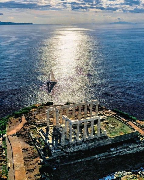 Poseidon Temple, Front Portico, Temple Of Poseidon, Edge Of A Cliff, Doric Column, Acropolis, The Golden Age, Ancient Ruins, Greek Island