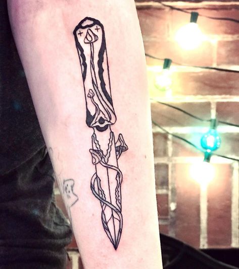 Eli Jorgensen on Instagram: “✨🍄 🔪✨ #elijorgensen #tattoo #mushrooms #knifetattoo #tattooartist #queertattooartist #lineworktattoo #seattletattooartist” Seattle Tattoo, Knife Tattoo, Line Work Tattoo, Last Of Us, Geometric Tattoo, Tattoo Artists, Stuffed Mushrooms, Tattoos, On Instagram