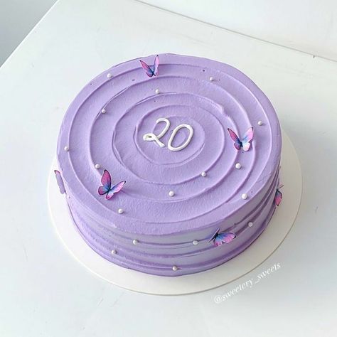 Simple Aesthetic Bday Cake, Purple Birthday Cake Aesthetic, Cute Aesthetic Cakes, Purple Cake Aesthetic, Purple Cake Design, Purple Bday Cake, Bts Birthday Cake, Tortas Aesthetic, Birthday Cake Purple