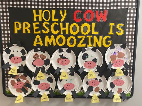 Pre K Farm Theme Classroom, Farm Animal Door Decoration, Farm Theme Bulletin Board Preschool, Daycare Farm Theme Bulletin Boards, Preschool Farm Bulletin Board Ideas, Cow Theme Classroom Bulletin Boards, Farm Bulletin Boards Preschool, Preschool Farm Bulletin Board, Farm Bulletin Board Ideas Kindergarten