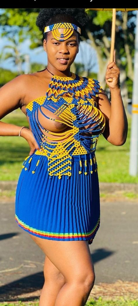 African Tribe Woman, Zulu Women Beauty, Superman Suit, Sexiest Dresses, Zulu Women, Carnival Fashion, African Traditions, Traditional Attire, African Beauty