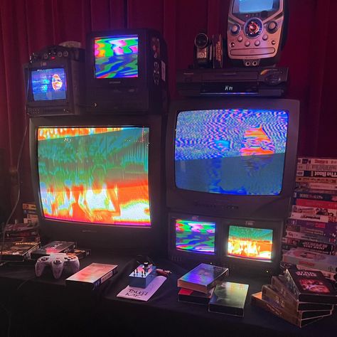 aesthetic post, vhs, glitch, glitchy, inspiration, art inspo, vintage, event Vhs Store Aesthetic, Retro Vhs Aesthetic, Old Vhs Aesthetic, Vhs Tv Aesthetic, Crt Aesthetic, Vhs Tape Aesthetic, Video Store Aesthetic, 80s Vhs Aesthetic, Atx Aesthetic