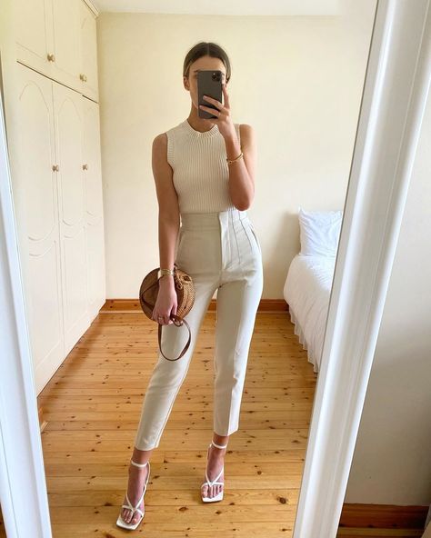 Deirdre Phelan on Instagram: “Wishing the sun would return! 🤷🏼‍♀️ The best @zara trousers! Ref code - 7102/032” High Waisted Trousers Outfit, White Trousers Outfit, White Leather Pants, High Wasted Pants, High Waisted Trouser Pants, High Waisted Pants Outfit, Zara Trousers, Minimal Street Style, Trouser Outfit