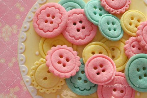 Sewing Cookies, Button Cookies, Lalaloopsy Party, Quilt Retreat, Cinderella Birthday, Wine Gift Baskets, Cute Baking, Fancy Cookies, Sewing Party