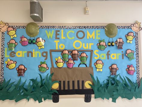 Zoo Animal Bulletin Board Ideas, Safari Bulletin Board Ideas, Safari Bulletin Boards, Jungle Theme Classroom Decorations, Junior Kindergarten, Zoo Preschool, Kindergarten Bulletin Boards, Jungle Theme Classroom, Teacher Bulletin Boards