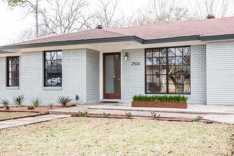 Painted Brick Ranch, White Brick House, Modern Farmhouse Exterior Colors, Farmhouse Exterior Colors, Ranch House Exterior, Ranch Remodel, Ranch Exterior, Brick Ranch, Home Exterior Makeover