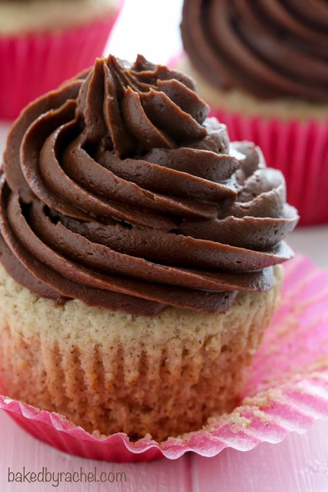 Cinnamon churro cupcakes with cinnamon-chocolate cream cheese frosting recipe from @bakedbyrachel Butter Cupcake Recipe, Chocolate Peanut Butter Frosting, Churro Cupcakes, Chocolate Buttercream Frosting Recipe, Chocolate Cream Cheese Frosting, Peanut Butter Cupcakes, Butter Cupcakes, Recipes With Whipping Cream, Chocolate Whipped Cream