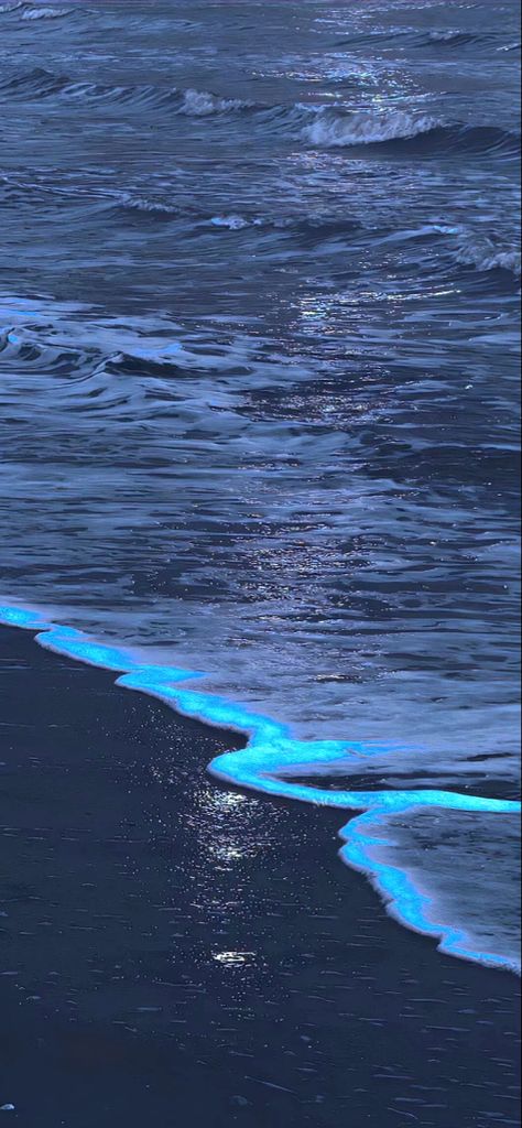 Blue Background Ocean, Feelings Astetic Wallpaper, Waves Phone Wallpaper, Glowy Wallpaper Aesthetic, Ocean Underwater Aesthetic Wallpaper, Water Lockscreen Aesthetic, Blue Ocean Waves Aesthetic, Iphone Lock Screen Wallpaper Ios 16, Bluecore Aesthetic Wallpaper