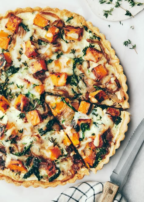 Butternut Squash Tart Recipes, Quiche Recipes Dinner, Crowd Pleasing Vegetarian Recipes, Butternut Squash Quiche Recipes, Veg Quiche Recipes, Fall Quiche Recipes, Squash Quiche Recipes, Autumn Quiche, Quiche Recipes Vegetarian