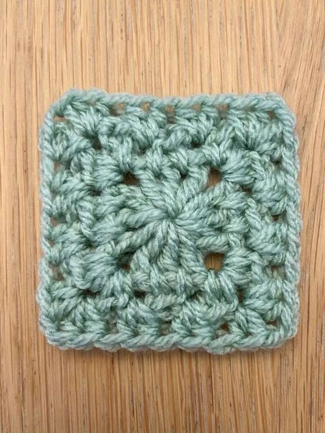 Crochet Swirl, Beautiful Crochet Blanket, Granny Square Pattern Free, Crochet Angel Pattern, Yarn Scraps, Crochet Game, Modern Crochet Blanket, Quick Crochet Projects, Crochet Square Blanket