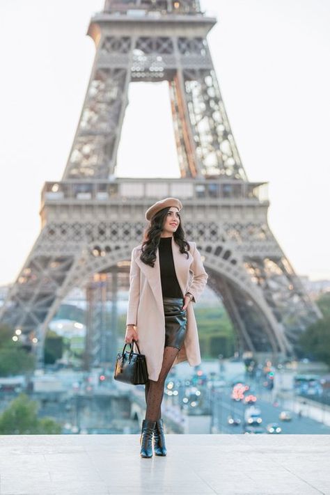 Plus Size Paris Photoshoot, Paris Photo Shoot Ideas, Eiffel Tower Photoshoot Outfit, Eiffel Tower Outfit Spring, Paris Winter Photoshoot, Paris Photoshoot Outfit, Paris Dress Outfit, Paris Winter Aesthetic, Paris Poses Photo Ideas