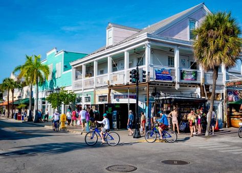 WHERE TO STAY in KEY WEST - Best Areas, Towns, & Beaches in Florida Keys Key West Florida Vacation, Florida Keys Resorts, Key West Hotels, Key West Vacations, Caribbean Homes, New Orleans Homes, The Florida Keys, Key West Florida, Florida Vacation