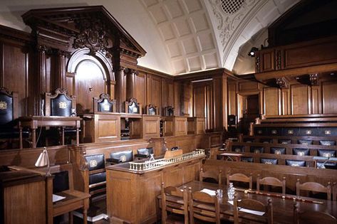 Old Bailey Courtroom Legal Aesthetic, Inns Of Court, Lawyer Life, Arkham Games, Red Parrot, Law School Inspiration, Dream Library, Law Court, Law And Justice