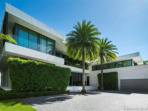 101 N Hibiscus Dr, Miami Beach, FL 33139 | MLS #A10738128 | Zillow Miami Modern Architecture, Miami Houses Exterior, Houses Styles, Miami Homes, Miami Beach Mansion, Miami Beach House, House In Miami, Miami House, Miami Interiors