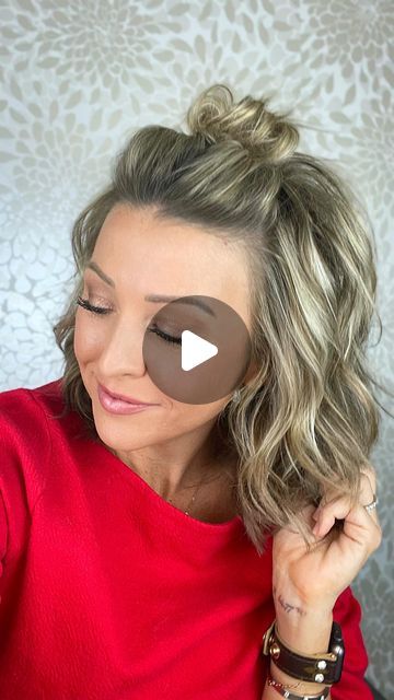 Ashley Erickson on Instagram: "Want an easy way to jazz up your top knot/messy bun? Try this 🤍  . . Thanks @thekatierex for the cute idea!  . . #hairreel #reelhair #finehair #finehairstyles #easyhair #everydayhair #love #beauty #hairideas #finehairtips #hairstyles #hairtutorials #hairvideos" Slick Back Shoulder Length Hairstyles, Shoulder Length Hairstyles Claw Clip, Top Knots For Short Hair, Easy Top Knot Medium Length, Messy Top Knot Short Hair, Messy Bun Shoulder Length Hair Tutorials, Half Up Wavy Hairstyles Short Hair, Half Top Knot Bun How To, Easy Wedding Hairstyles Shoulder Length