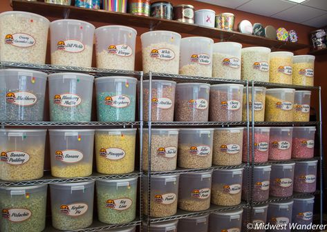 Chicagoland Popcorn: Over 250 Popcorn Flavors - Popcorn Seasoning Recipes, Popcorn Store, Popcorn Sweet, Pineapple Pudding, Popcorn Flavors, Disney Themed Food, White Cheddar Popcorn, Cocoa Krispies, Cheese Popcorn