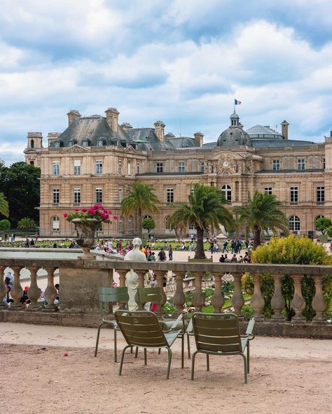 luxembourg gardens • Instagram Luxembourg Gardens Aesthetic, Luxembourg Aesthetic, Spa Swimming Pool, Autumn Shoot, Jazz Night, Luxembourg Gardens, English Gardens, I Want To Travel, Take A Seat