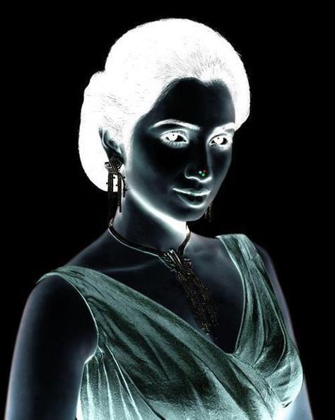 woman. Eye Illusions, Illusion Pictures, Eye Tricks, Cool Illusions, Cool Optical Illusions, Funny Mind Tricks, Magic Eyes, Mind Tricks, Illusion Art