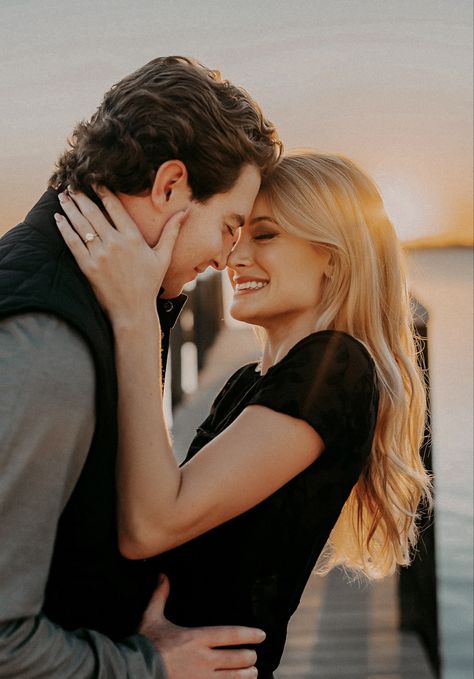 Engagement Dock Photos, Dockside Engagement Photos, Boat Dock Couples Photos, Dock Couples Photoshoot, Boating Engagement Photos, Boat Dock Engagement Pictures, Couple Dock Photos, Engagement Photo Lake, Engagement Photos Pier