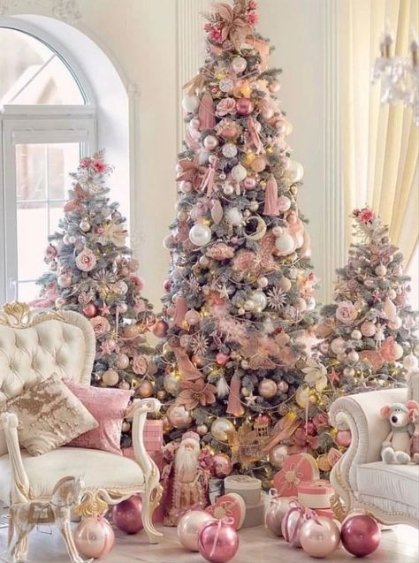 38 Festive Christmas tree decoration ideas for 2022 - Lily Fashion Style Pink Christmas Tree Decorations, Tree Ideas Christmas, Christmas Tree Decoration Ideas, Tree Decoration Ideas, Red And Gold Christmas Tree, Christmas Tree Decorating Themes, Elegant Christmas Decor, Rose Gold Christmas, Pink Xmas