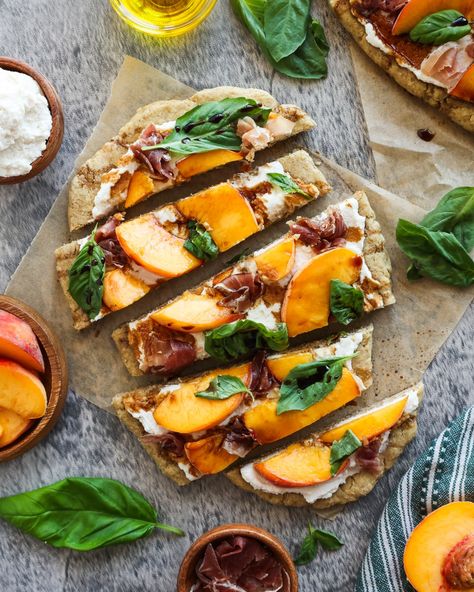 Peach Whipped Honey Ricotta Flatbread - Colorful Superfoodie Peach Flatbread, Ricotta Flatbread, Flatbread Appetizers, Honey Ricotta, Whipped Honey, Chicken Flatbread, Bbq Bacon, Small Food Processor, Flatbread Recipes