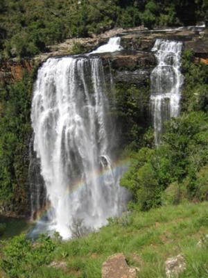 Lisbon Falls: Lisbon Falls are part of the waterfall route in Mpumalanga. They were named after the originating city of the pioneers that discovered them. Lisbon Falls, Water Falls, Beaches In The World, Most Beautiful Beaches, Beautiful Country, Back In Time, Planet Earth, Ocean Waves, Lisbon