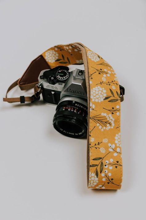 Wallpaper One Direction, Dslr Quotes, Camera Polaroid, Dslr Camera Straps, Dslr Photography Tips, Olympus Camera, Camera Aesthetic, Nikon D5200, Camera Dslr