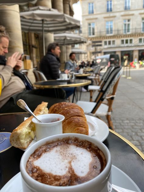 Breakfast In Restaurant Aesthetic, Breakfast Aesthetic Restaurant, Breakfast Restaurant Aesthetic, Paris Breakfast, Restaurant Aesthetic, Coffee Restaurants, Coffee Aroma, 2024 Goals, Paris Vibes