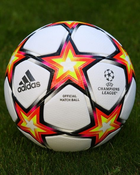 21.5k Likes, 143 Comments - UEFA Champions League (@championsleague) on Instagram: “From your home turf to the greatest stadiums in the world, every journey starts somewhere 🙌…” Champions League Ball, Nike Soccer Ball, Best Soccer Cleats, Cristiano Ronaldo Manchester, Champions League Football, Football Ball, Champions League Final, Soccer Gear, Adidas Soccer