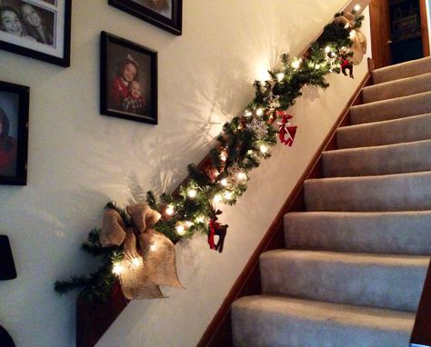 For a closed staircase #Christmas Closed Staircase Christmas Decor, Closed In Staircase, Closed Staircase Ideas, Xmas Stairs, Closed Staircase, Garland Staircase, Christmas Garland Staircase, Staircase Christmas, Christmas Stairs Decorations