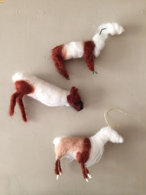 Felted Reindeer, Felt Reindeer, Needle Felting Tutorial, Antler Design, Needle Felting Diy, Needle Felted Christmas, Needle Felting Tutorials, A Compass, Needle Felting Projects