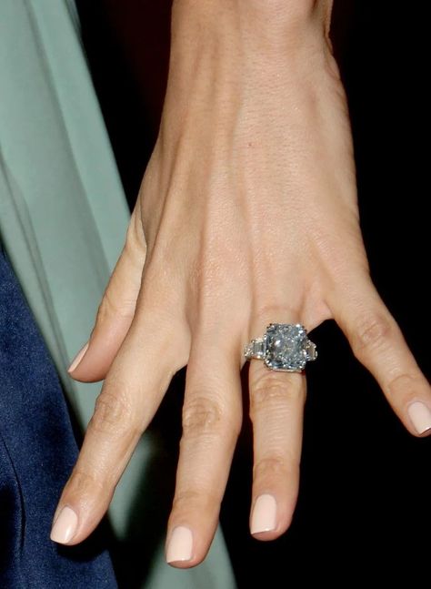 Jennifer Lopez Engagement Rings, Olivia Palermo Engagement Ring, Jennifer Lopez Engagement Ring, Amal Clooney Wedding, Hunter King, Bra Image, Jewelry Girl, Alex Rodriguez, Pave Diamond Band