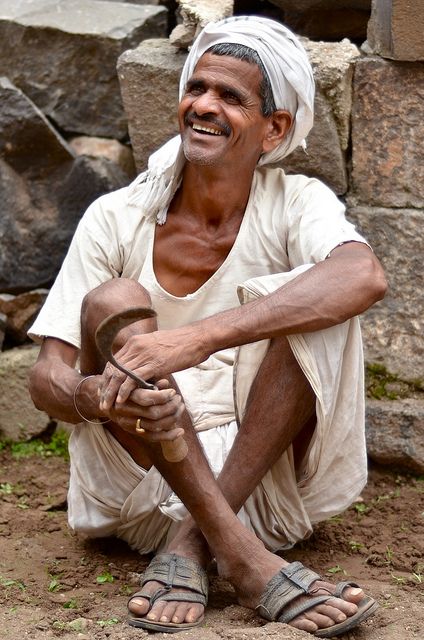 Faces of India by Roy Cheung Photography, via Flickr Figure Photography For Drawing, Human Photography People, Listening Device, School Bully, Street People, Powerful Spells, संगीत डाउनलोड, Human Photography, Human Figure Sketches