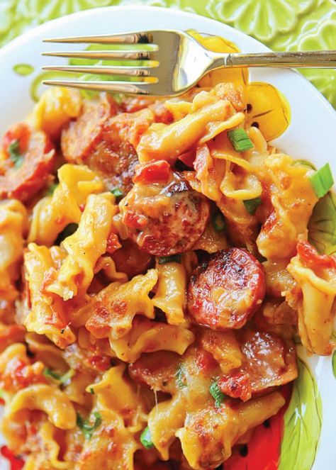 Spicy Sausage Pasta – Pin and save this pasta recipe with a kick for your next family dinner! Popular Pasta Recipes, Sausage Pasta Recipe, Spicy Sausage Pasta, Makanan Italia, Resep Pasta, Sausage Pasta Recipes, Spicy Pasta, Best Sausage, Tortellini Recipes