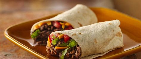 Enjoy these hearty beef burritos for dinner - ready in 30 minutes. Perfect if you love Mexican cuisine. Mexican Burritos, Beef Burrito Recipe, Steak Wraps, Tacos Mexicanos, Burrito Recipe, Fluffy Rice, Chicken Burrito, Meal Prep Guide, Burritos Recipe