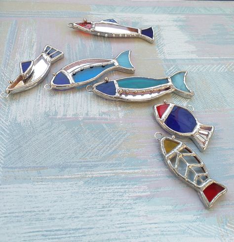 Stained glass fish earrings and pedants Stained Glass Flip Flops, Stained Glass Jewelry Earrings, Stained Glass Bracelet, Stained Glass Jewellery, Scrap Stained Glass Projects, Stained Glass Keychain, Copper Foil Glass Projects, Beginner Stained Glass Projects, Easy Stained Glass Projects