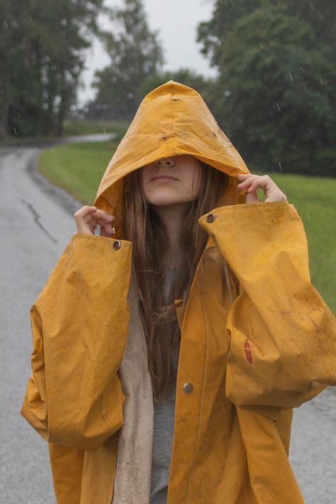 Raincoat Aesthetic Outfit, Yellow Rain Coat Aesthetic, Yellow Raincoat Outfit Aesthetic, Raincoats Aesthetic, Laura Kearney Aesthetic, Yellow Rain Jacket Outfit, Yellow Raincoat Aesthetic, Raincoat Photoshoot, Rain Jacket Aesthetic