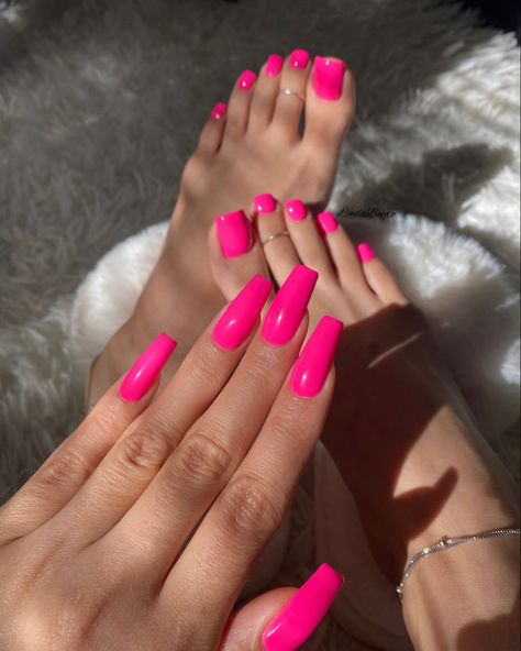 Gel Mani And Pedi Ideas, Pedicure Ideas Summer 2024 Pink, Summer Mani Pedi Combos, Mani Pedi Combos, Pink Toe Nails, Nails Toes, Pedicure Ideas, Acrylic Toes, Acrylic Toe Nails