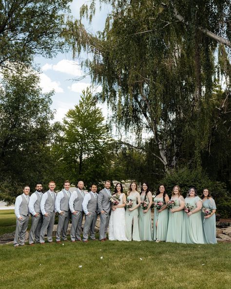 Sharing these fun wedding party photos! I personally love the blurry photo trend (1st and 5th photos) for the wedding party. What are your favorite bridal party poses? associate shot for @lextakepics_ Funny Wedding Group Photos, Fun Wedding Poses For Bridal Party, Wedding Poses For Bride And Groom Photo Ideas Bridesmaid, Wedding Photo With Wedding Party, Entire Wedding Party Photos, Whole Bridal Party Photos, Wedding Poses For Wedding Party, Whole Wedding Party Photos, Fun Wedding Party Photos Group Shots