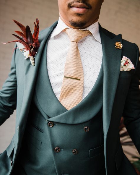 Jewel Tone Tuxedo, Emerald Green Suits, Dark Green Tuxedo, Emerald Suit, Wedding Ideas For Fall, Linen Wedding Suit, Jewel Toned Wedding, Industrial Wedding Inspiration, Green Wedding Suit