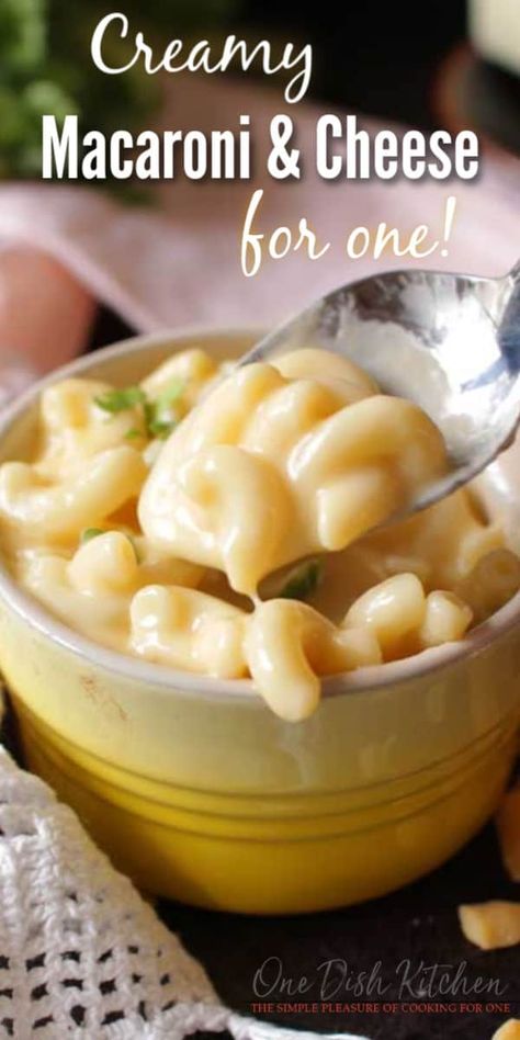 This homemade macaroni and cheese is so creamy and extra cheesy. Made on the stovetop, this single serving mac and cheese recipe is easy to make and can be ready in minutes. It’s the perfect size for one person! Single Serve Mac And Cheese Recipe, Single Serving Mac And Cheese, Macaroni And Cheese For One, Best Mac And Cheese Recipe, Homemade Macaroni And Cheese, Single Serve Meals, Best Mac N Cheese Recipe, Easy Meals For One, Stovetop Mac And Cheese