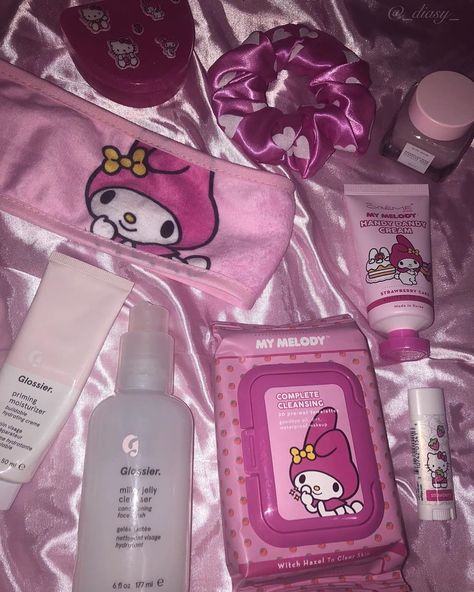 Last Minute Halloween Makeup, Sanrio Aesthetic, Hello Kitty Bedroom, Kitty Makeup, Hello Kitty Makeup, Last Minute Halloween, Hello Kitty Rooms, Hello Kitty Accessories, Bath And Body Care