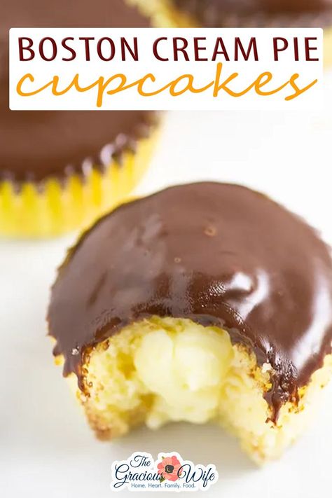 Mini Boston Creme Pies, Boston Creme Cupcake, Boston Crème Pie Cupcakes, Boston Cream Mini Bundt Cakes, Boston Cream Cupcakes Easy, Boston Crème Cupcakes, Boston Cream Pie Cookies, Boston Creme Pie Cupcakes, Cream Puff Pie