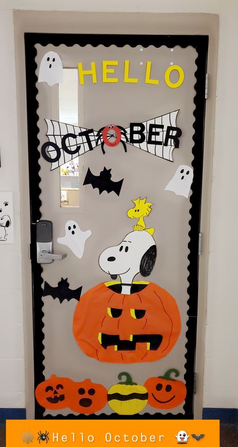 Halloween Classroom Door Decorations Ideas, Preschool Classroom Halloween Decor, Halloween Door Decs, Puertas Halloween, Puerta Halloween, Halloween Mural, Preschool Door Decorations, Halloween Door Decorations Classroom, Halloween Classroom Door