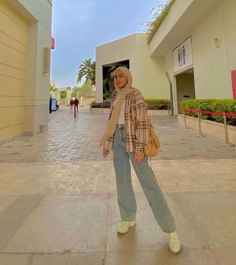 #hijab #hijabi #modestfashion #hijabdaily #modesty #modestlydressed #fashion #hijabitutorial #hijabstyle #scarfstyle #style #streetstyle #outfit #ootd #hijabinspiration #hijablook #hijabers #ootdfashion #hijabibloggers #hijabfashion #modesty #hijabtutorial #hijabtutorials #hijabstreetwear #abaya #beauty #cute #dresses #dresshijab #hijabmodern #style #vogue #hijabstyle #hijabbeauty #ootd #hijabfashion #outfits #arabicfashion #abaya #فاشن #فاشون #حجاب Simple College Outfits, College Outfits Comfy, Estilo Hijab, Flot Makeup, Hijab Look, Street Hijab Fashion, Modern Hijab Fashion, Muslim Outfits Casual, Muslim Fashion Hijab Outfits