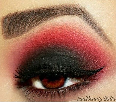 Black and Red eyeshadow Red And Black Eye Makeup, Ladybug Makeup, Maquillage Harley Quinn, Burlesque Hair, Black And Red Makeup, Catrina Makeup, Berry Makeup, Red Eyeshadow Look, Maquillage Halloween Simple