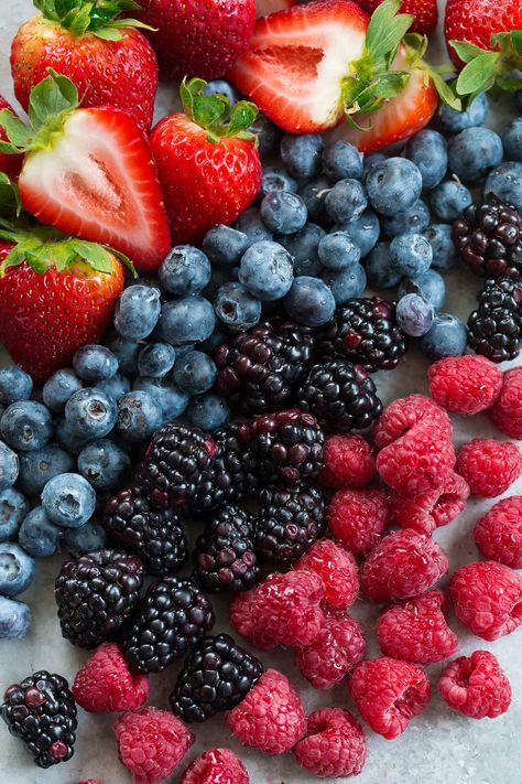 Fruit And Berries, Fruit Salad Berries, Fresh Fruit Aesthetic, Aesthetic Berries, Berries Aesthetic, Berry Aesthetic, Berries Photography, Fruits Aesthetic, Cheesecake Fruit